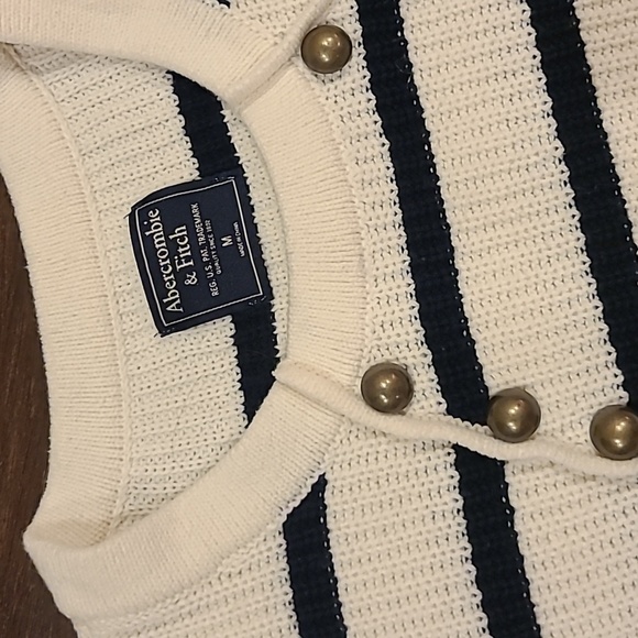 Abercrombie and Fitch women’s white black striped longsleeve sweater size M EUC - Picture 2 of 4